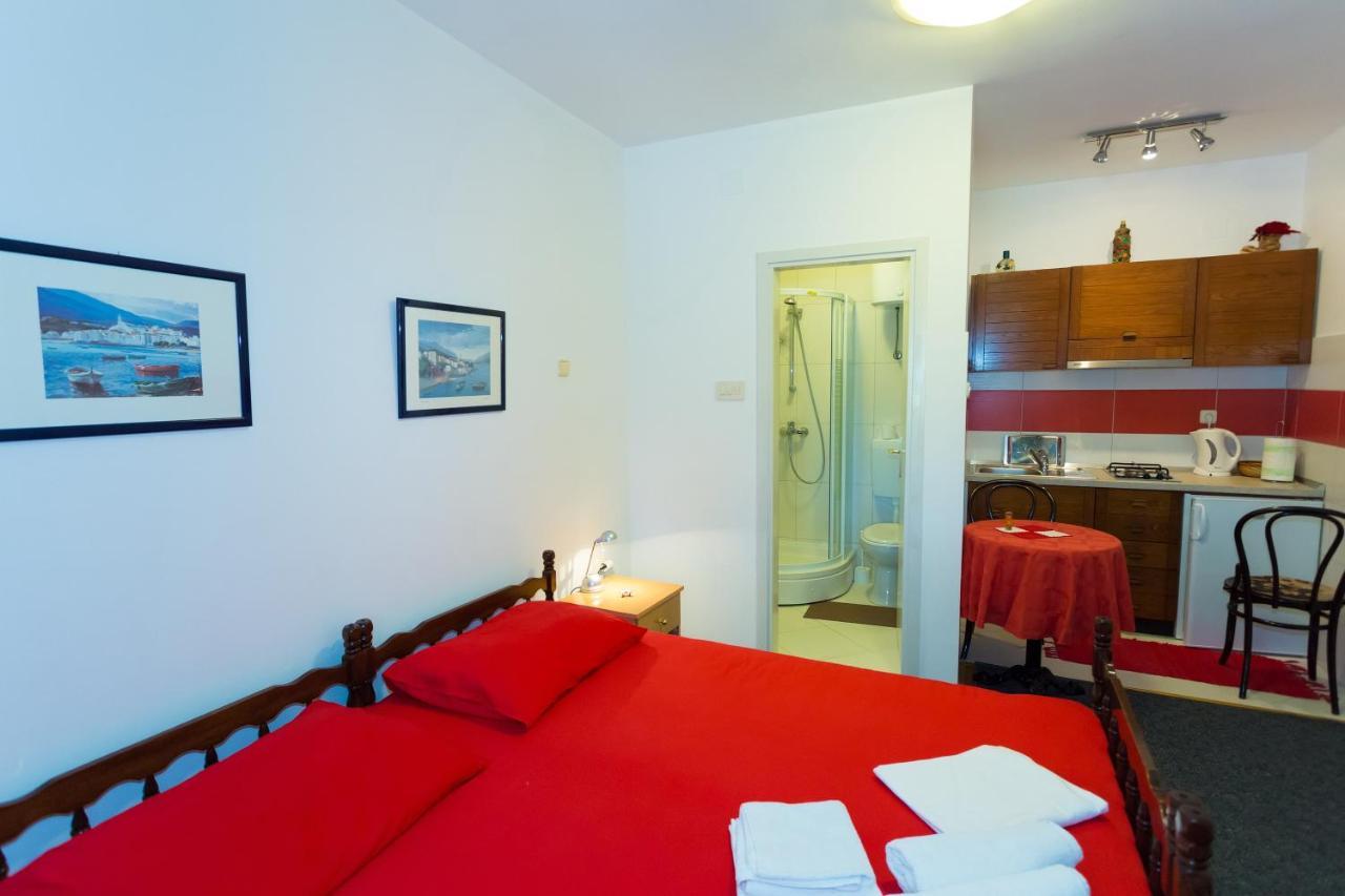 Studio Apartment Boksic ムリニ エクステリア 写真